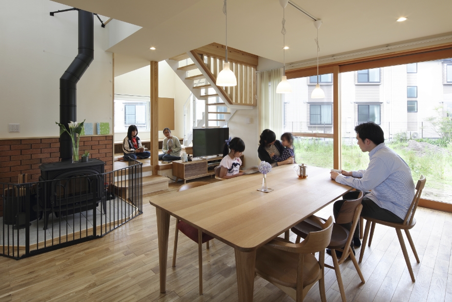 屋根付きガレージのある家